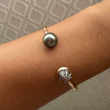 A. OPIHI & TAHITIAN PEARL TEXTURED CUFF MED GF (B21)
