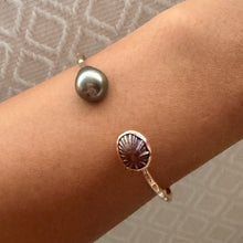 B. OPIHI & TAHITIAN PEARL TEXTURED CUFF MED GF (B20)