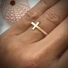 SIDE CROSS SIGNET RING SZ 5/6 GF (R8)
