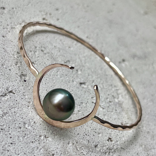 GREEN TAHITIAN PEARL MAHINA BANGLE 8