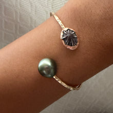 B. TWIST CUFF OPIHI & TAHITIAN PEARL M/L GF (B18)
