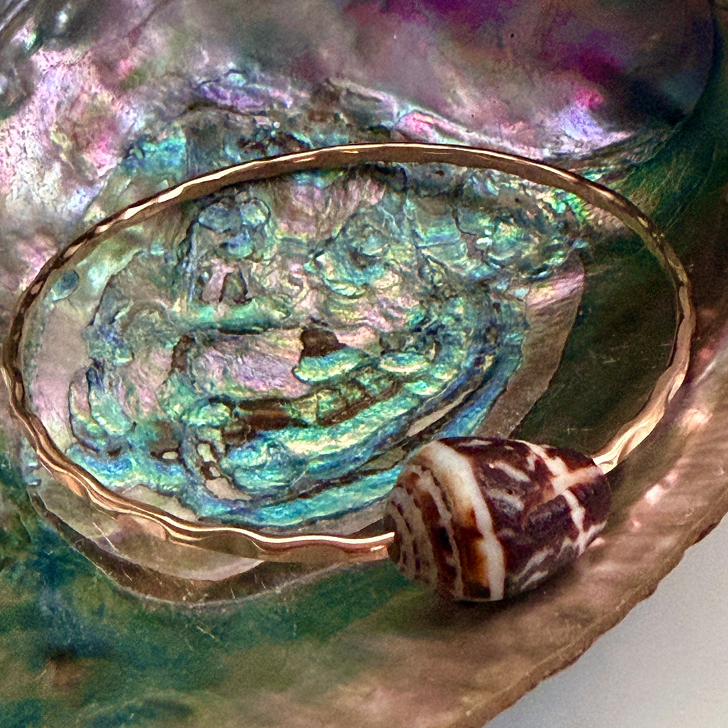 BROWN CHALDEAN CONE SHELL BANGLE 7.5