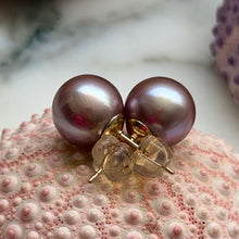DEEP LAVENDER EDISON PEARL STUDS 10MM GF (E19)