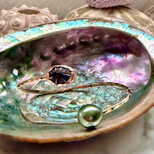 B. TWIST CUFF OPIHI & TAHITIAN PEARL M/L GF (B18)