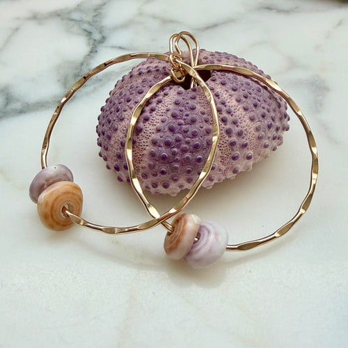 A. DOUBLE PUKA SHELL HOOP EARRINGS GF (E15)