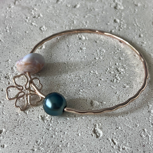 TAHITIAN PUKA CHERRY BLOSSOM BANGLE 7.5