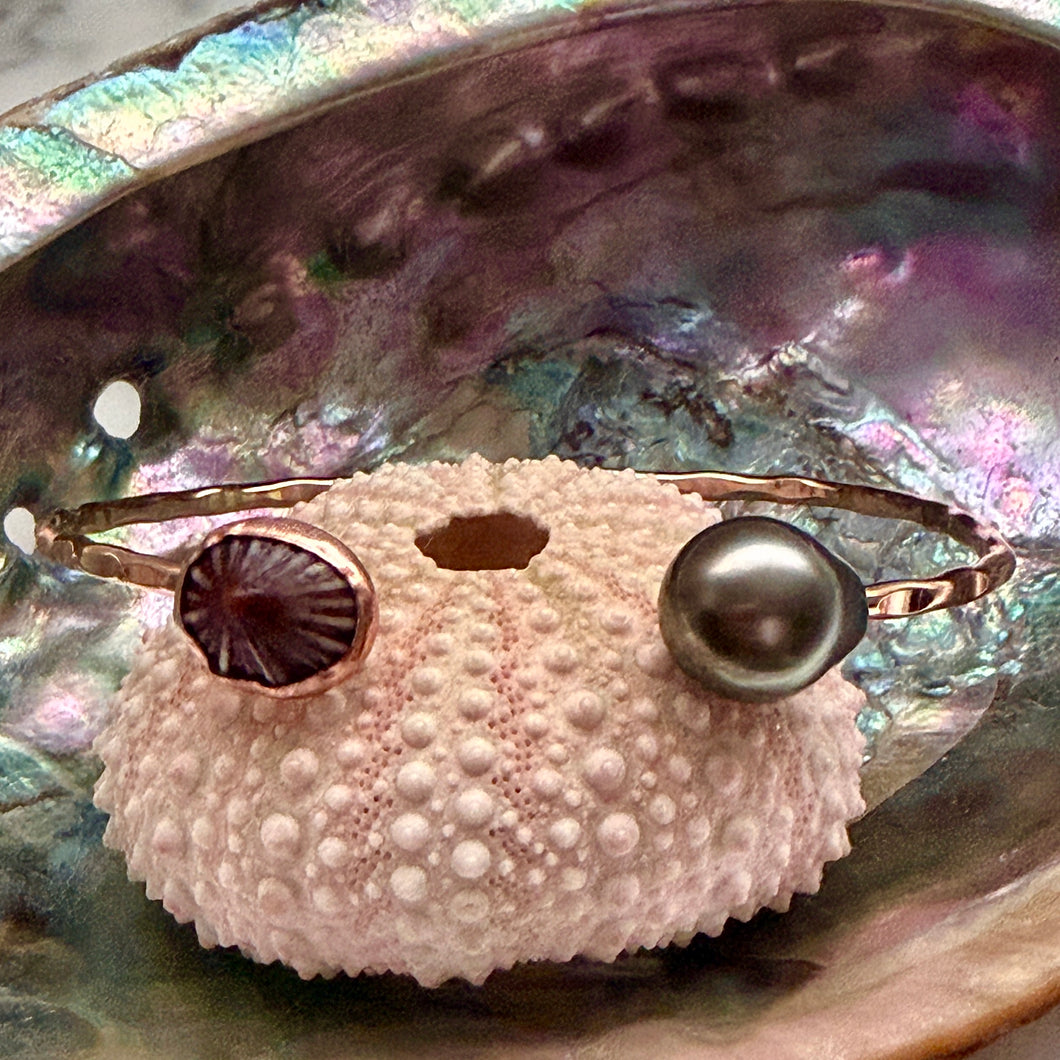 B. OPIHI & TAHITIAN PEARL TEXTURED CUFF MED GF (B20)