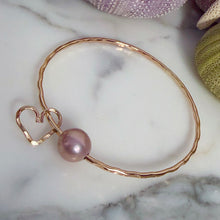 EDISON PEARL BANGLE W/ HEART CHARM