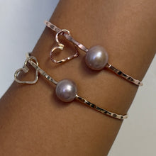 EDISON PEARL BANGLE W/ HEART CHARM