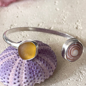 HONEY SEA GLASS & PUKA SWIRL BEZEL CUFF SS M/L (B29)