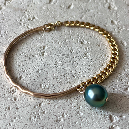LUSTROUS GREEN TAHITIAN TEXTURED BANGLE BRACELET MED GF (B31)