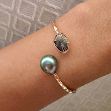 A. TWIST CUFF OPIHI & TAHITIAN PEARL M/L GF (B19)
