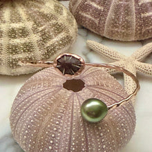 B. TWIST CUFF OPIHI & TAHITIAN PEARL M/L GF (B18)