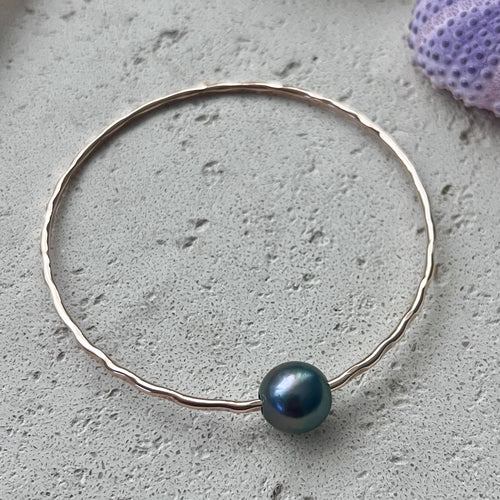 CLASSIC TAHITIAN PEARL BANGLE 8.5