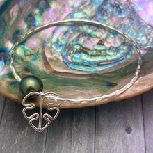 TAHITIAN PEARL BANGLE W/ MONSTERA CHARM