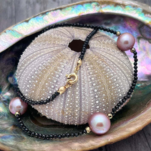 SPARKLY TRIPLE EDISON PEARL BLACK SPINEL NECKLACE 16