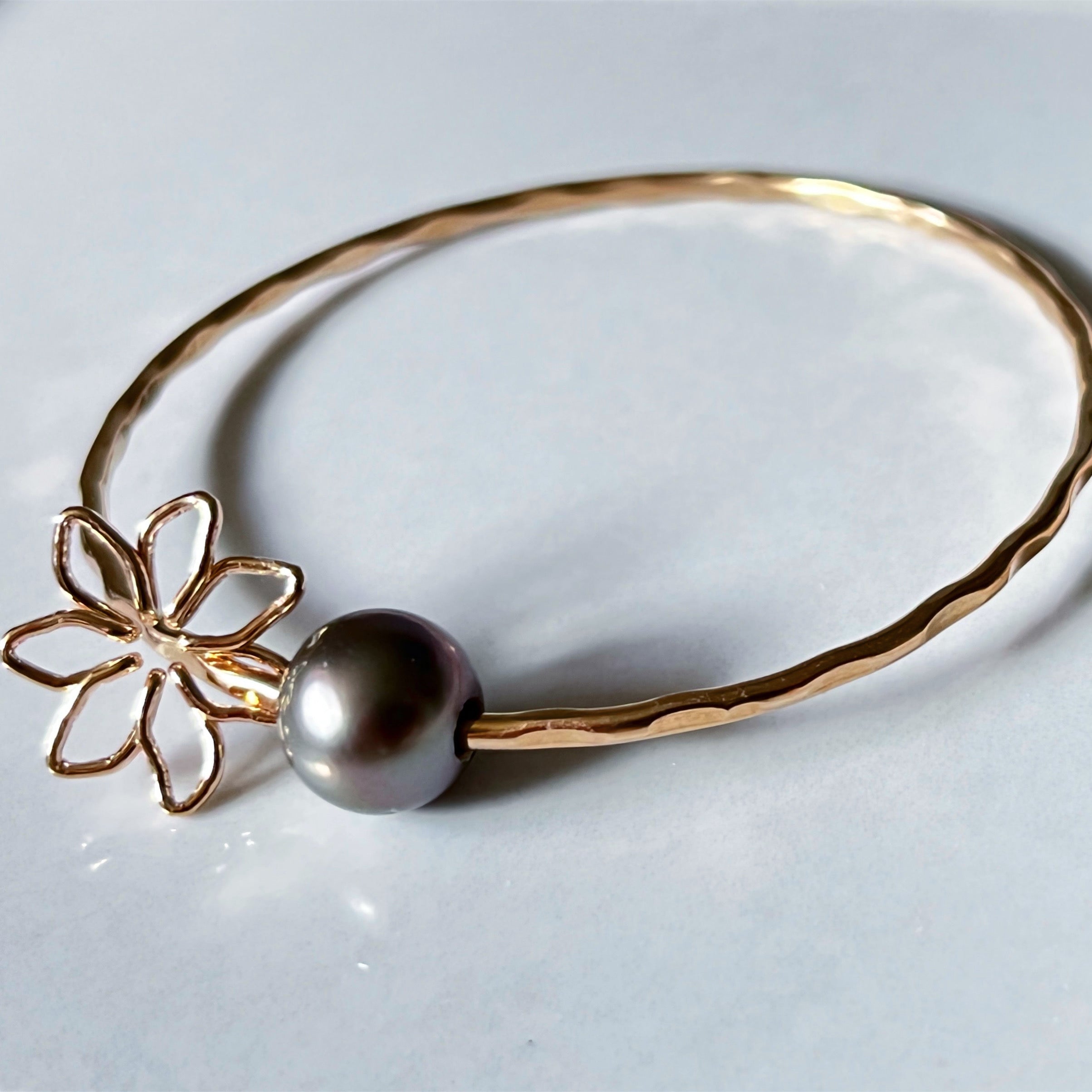 芸能人愛用のルームウェア TIARE W/ BANGLE PEARL TAHITIAN CHARM HAWAII MAUIME – アクセサリー