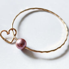 EDISON PEARL BANGLE W/ MOM HEART CHARM